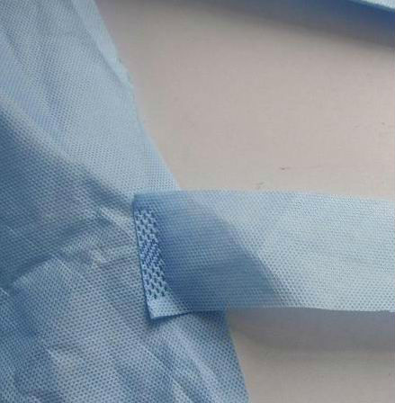 Ελαφρύς μίας χρήσης χειρουργικός ρευστός ανθεκτικός εσθήτων με την πλεκτή μανσέτα